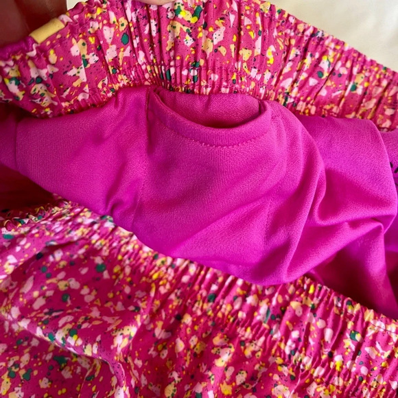 Nike Large Women’s Dri Fit Tempo Shorts - Picture 9 of 9